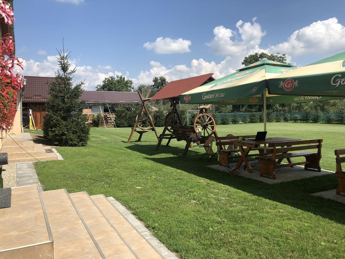 לינה וארוחת בוקר Turia Gyongyvirag Panzio מראה חיצוני תמונה